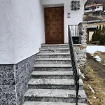 Haus 2 *